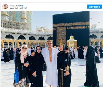 شاهد .. بالصورة - رامي صبري يقدم هذه الهدية لشقيقه الراحل كريم صبري