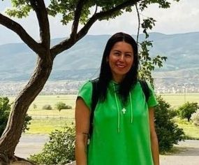 بالاخضر.. لقاء الخميسي تتألق في احدث اطلالتها- شاهد