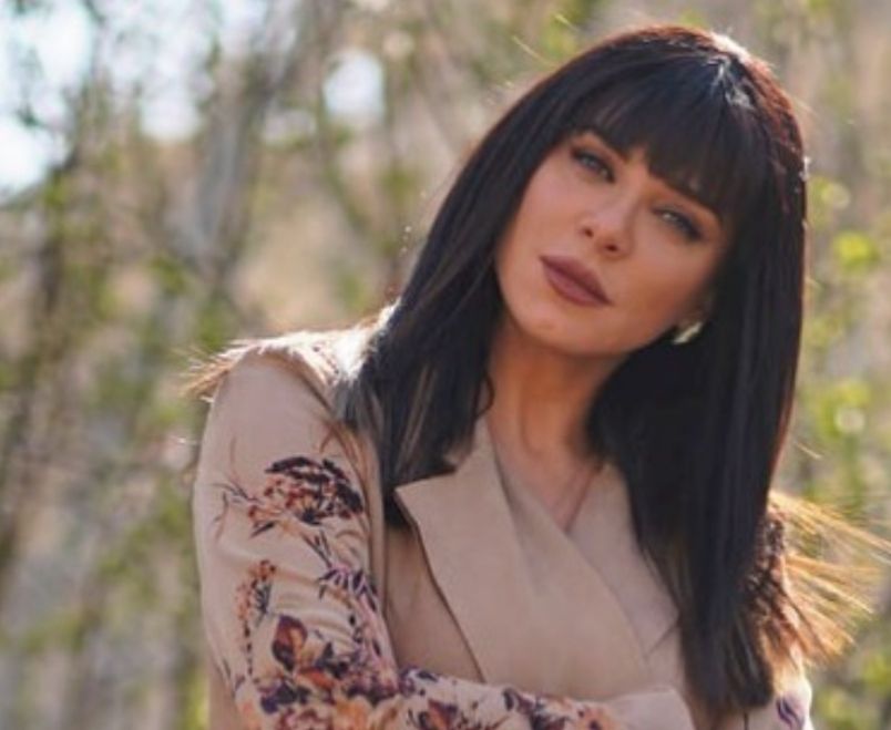 سلاف فواخرجي تسحر متابعيها بإطلالة انيقة- شاهد