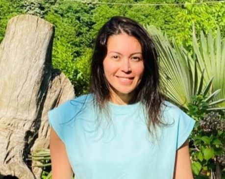 لقاء الخميسي تخطف الانظار بهوت شورت وتيشيرت مكشوف البطن- شاهد