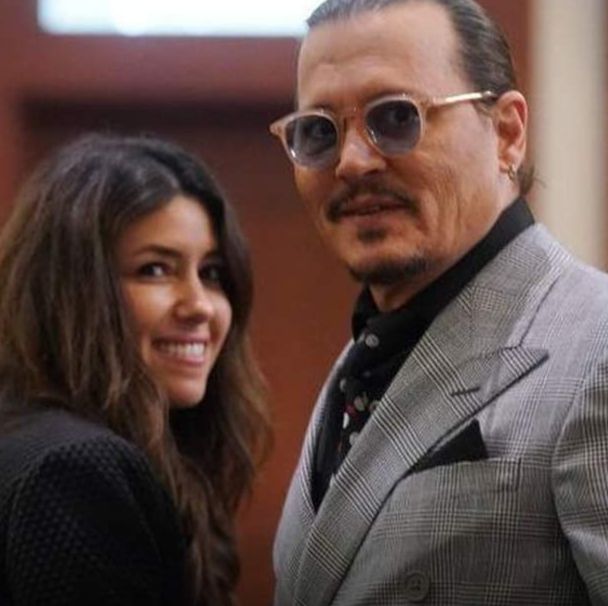 محمد هنيدي من أول المهنئين لصديقه “جوني ديب” .. فماذا قال له ؟!