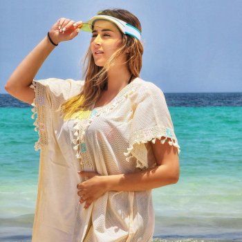 شاهد .. بالصور- عائشة بن أحمد تتألق بإطلالة صيفية مميزة