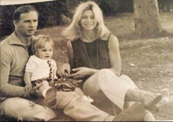 شاهد .. بالصورة - شيرين رضا تشكر والديها برسالة مؤثرة