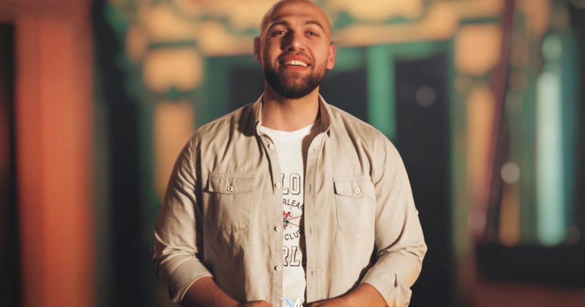 شاهد .. عبود الذي اشتهر في "ذا فويس" يطرح "إذا بتريد"