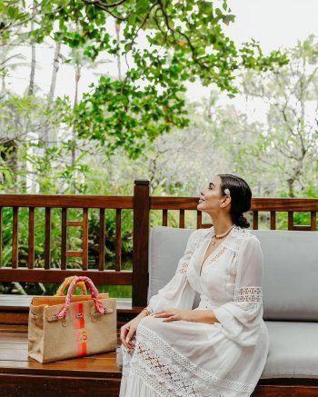 شاهد .. ياسمين صبري بإطلالة رائعة باللون الأبيض.. وفستانها حديث المتابعين