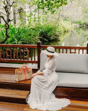 شاهد .. ياسمين صبري بإطلالة رائعة باللون الأبيض.. وفستانها حديث المتابعين