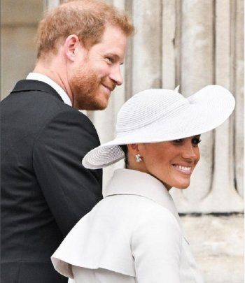 شاهد .. بالصورة - وصول الأمير هاري وميغان ماركل لحضور قداس تكريم الملكة إليزابيث الثانية