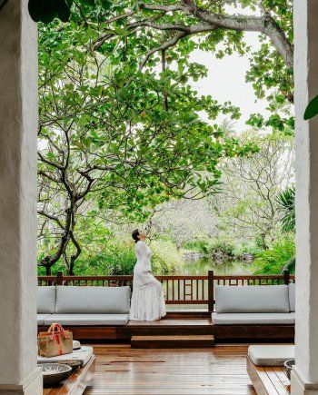 شاهد .. ياسمين صبري بإطلالة رائعة باللون الأبيض.. وفستانها حديث المتابعين