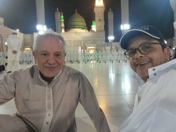 شاهد .. محمد هنيدي يؤدي مناسك العمرة برفقة محمد محمود