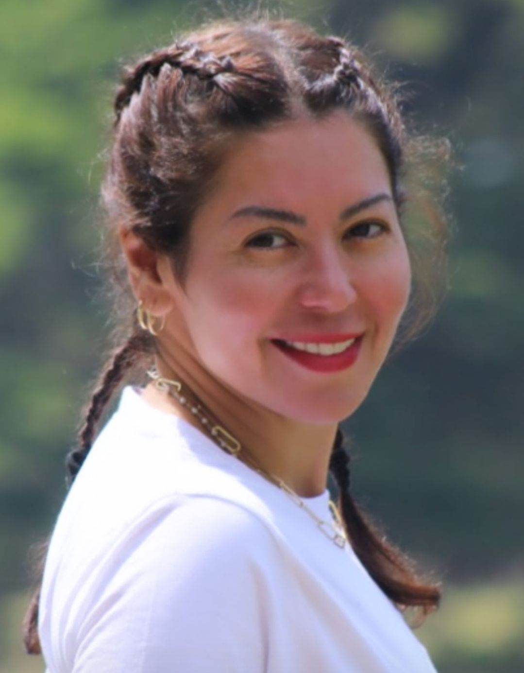 لقاء الخميسي تستمتع بعطلتها الصيفية – شاهد