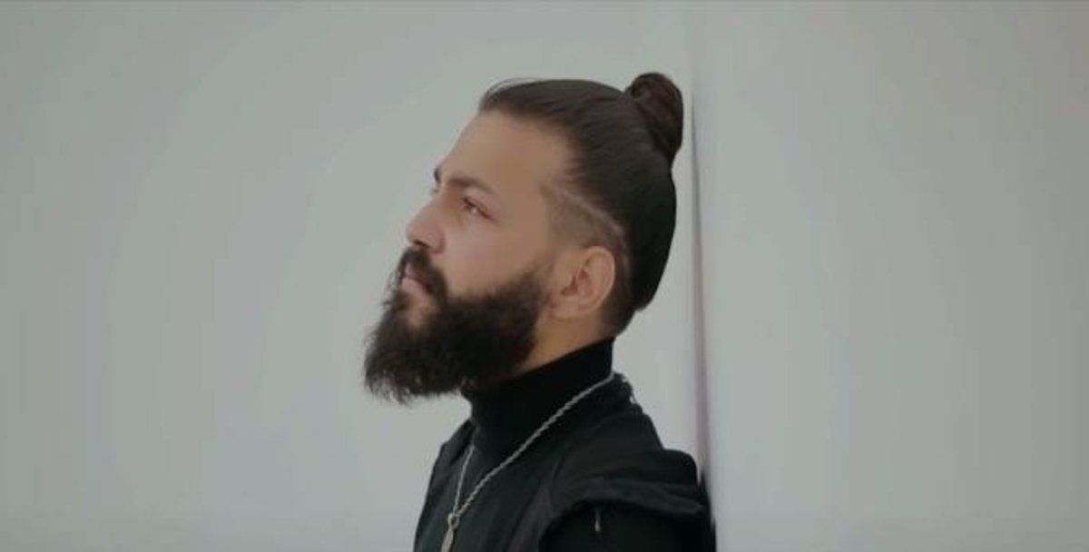 شاهد .. بالفيديو- مسلم يلوم حبيبته في أغنية "مين كان سبب"