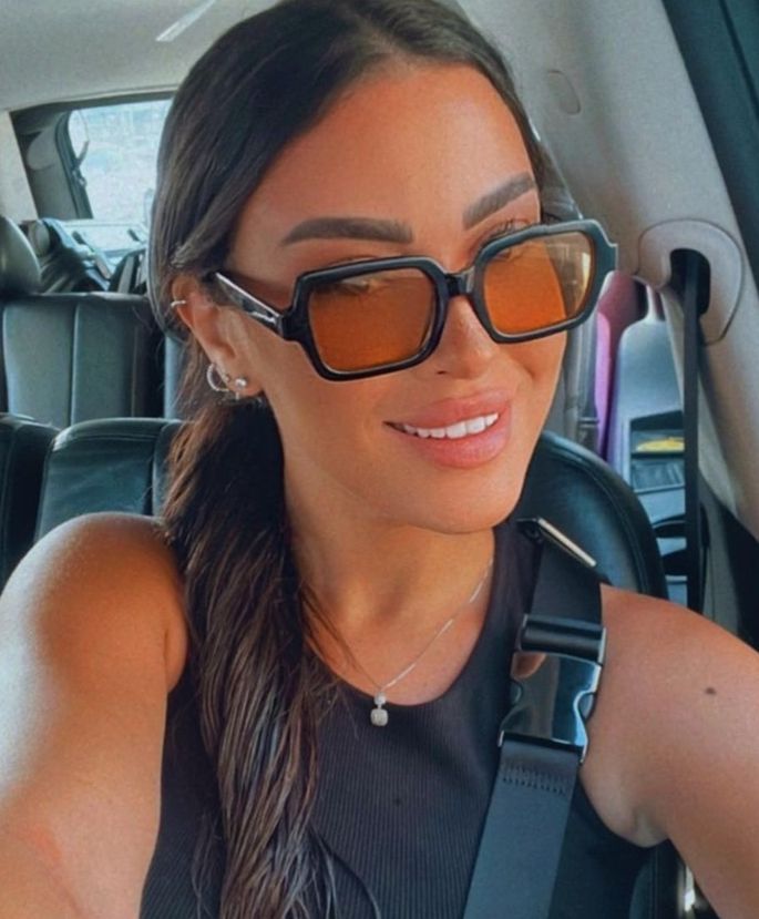 بسيلفي من داخل السيارة .. ميرنا نور الدين تثير اعجاب متابعيها