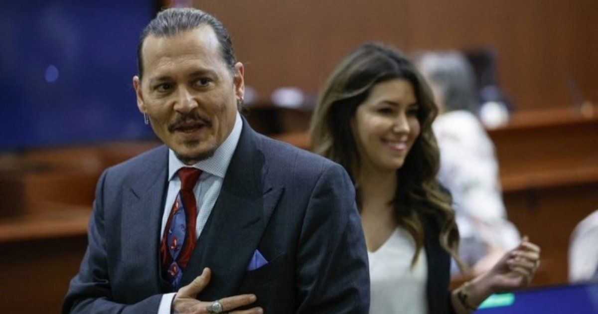 شاهد .. هل جوني ديب على علاقة عاطفية بمحاميته كاميل فاسكيز؟