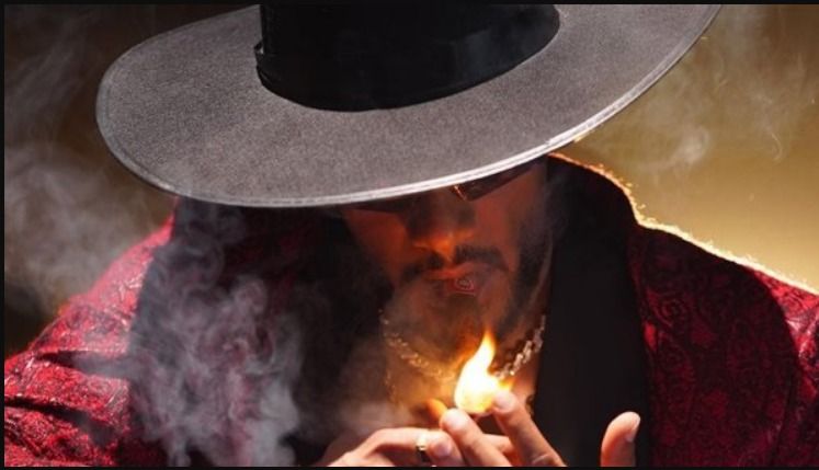 محمد رمضان بيجهز نفسه للتنطيط بالقبعة والسيجارة – شاهد