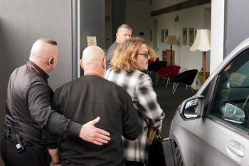 شاهد .. بالصور- جوني ديب يستعين بحراسة شخصية لهذا السبب