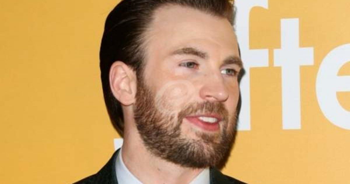 شاهد .. كريس إيفانز يكشف حقيقة علاقته بـ شاكيرا