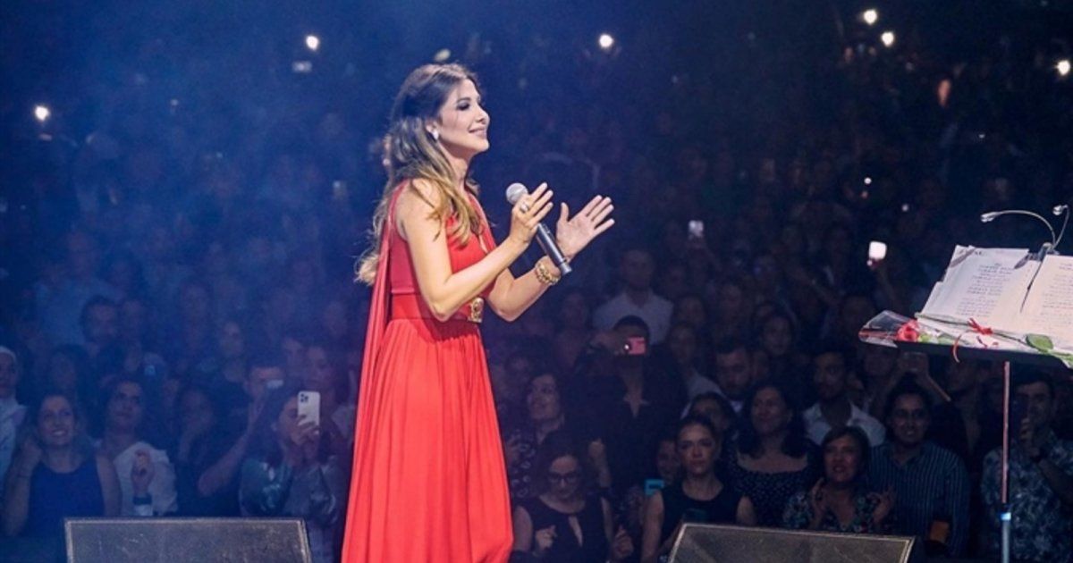 شاهد .. في لفتة جميلة..الجمهور بحتفل بعيد ميلاد نانسي عجرم - بالفيديو