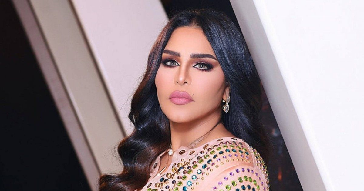 شاهد .. من شوارع إيطاليا.. أحلام تهدي زوجها أغنية - بالفيديو