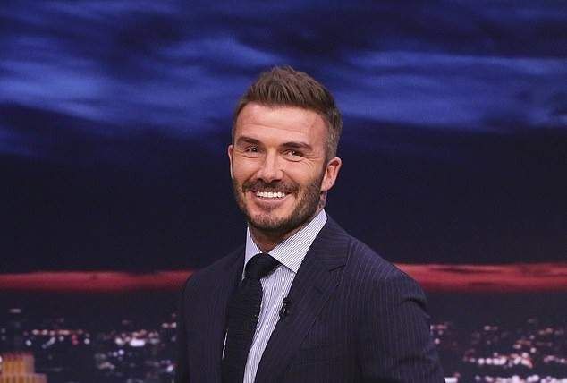 شاهد .. ديفيد بيكهام يتحدث عن تسريحات شعره المتنوعة في الماضي