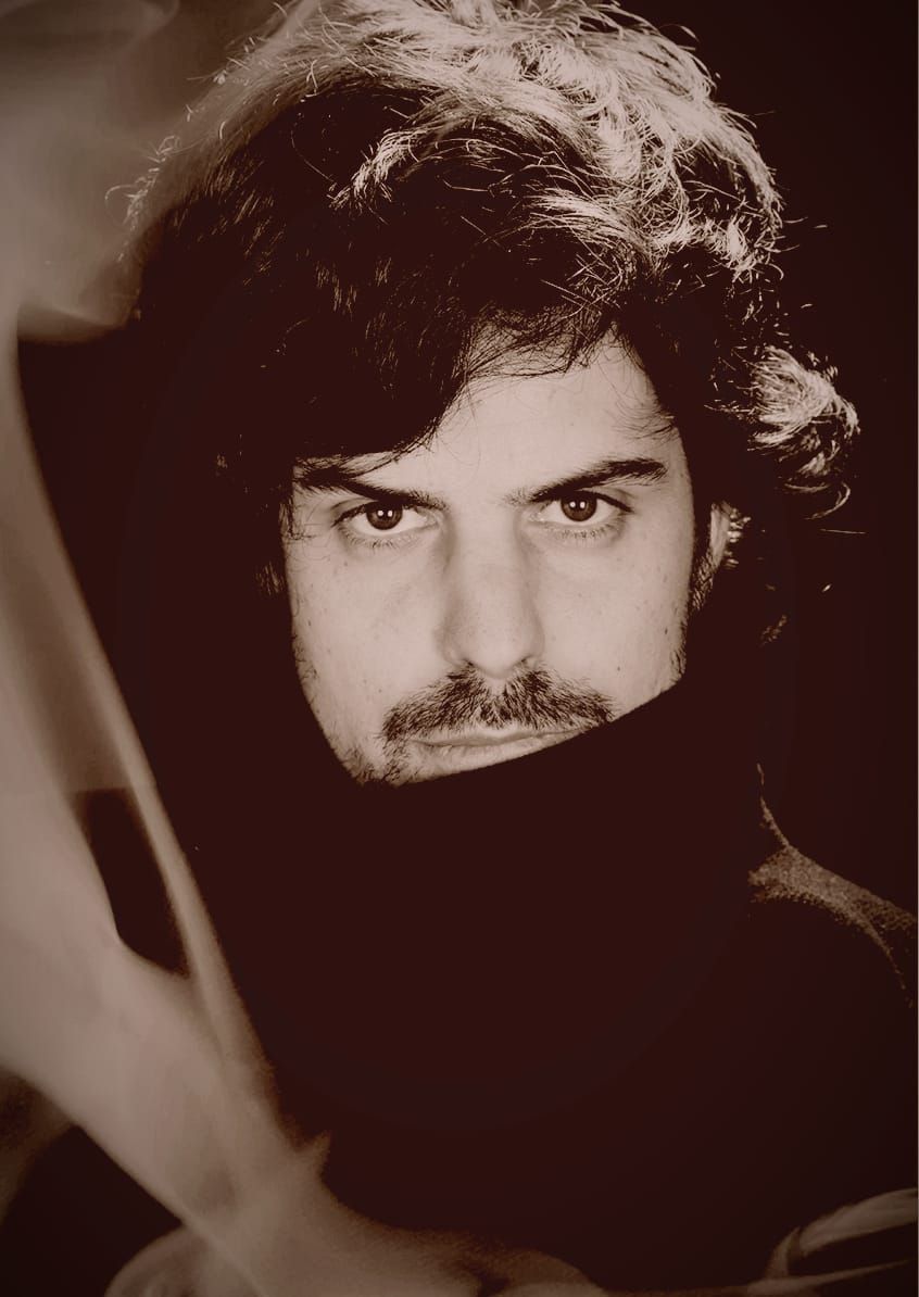 الفنان الإسباني لويس خيمينيث يحمل موسيقى شرق إسبانيا إلى الإسكندرية