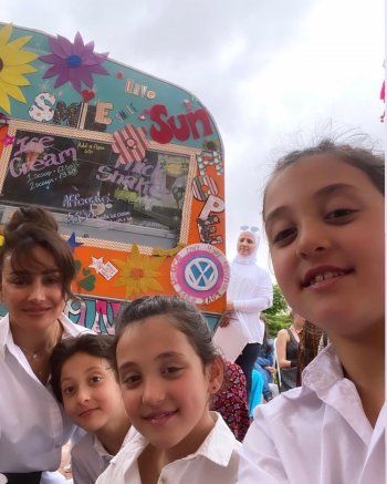 شاهد .. بعد غياب طويل عن مواقع التواصل الإجتماعي.. كندة حنا تطل مع أولادها