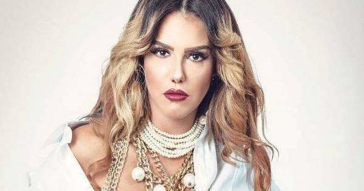 شاهد .. دنيا عبد العزيز تستذكر والدتها الراحلة