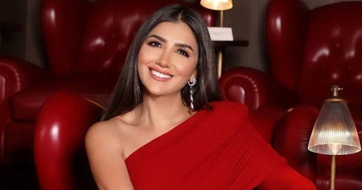 شاهد .. مي عمر حديث المتابعين لتألقها بالبدلة السوداء