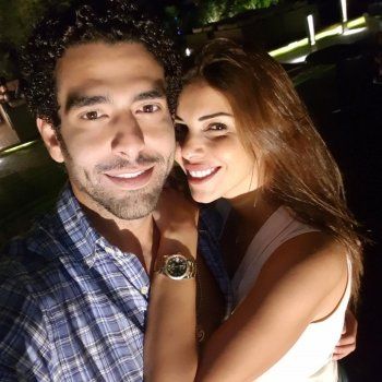 شاهد .. محمد كيلاني يحتفل بعيد ميلاد زوجته بطريقة رومانسية