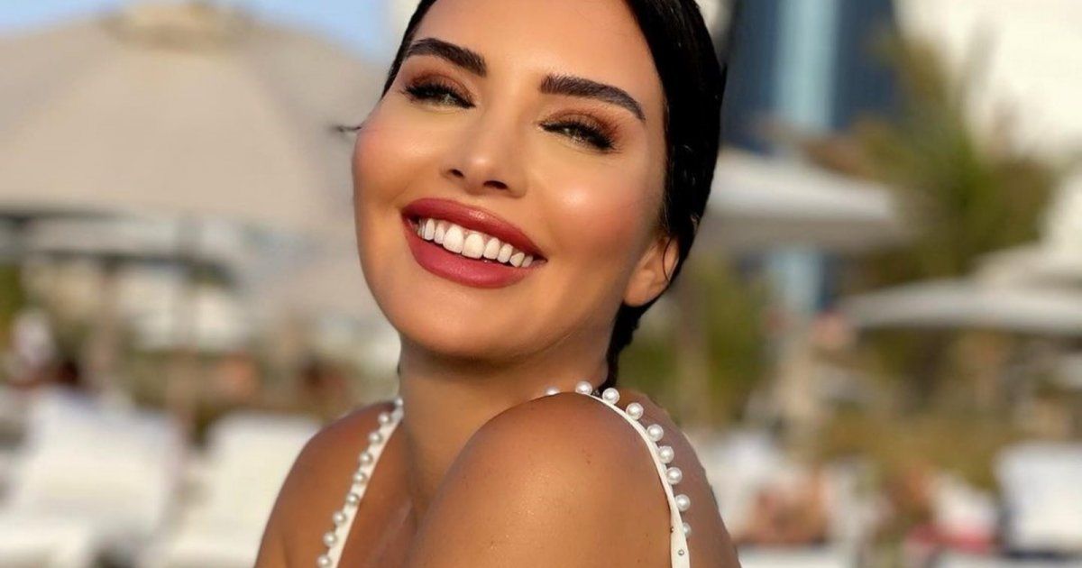 شاهد .. لاميتا فرنجية حديث المتابعين بسبب فتحة فستانها الجريئة والغريبة - بالصور