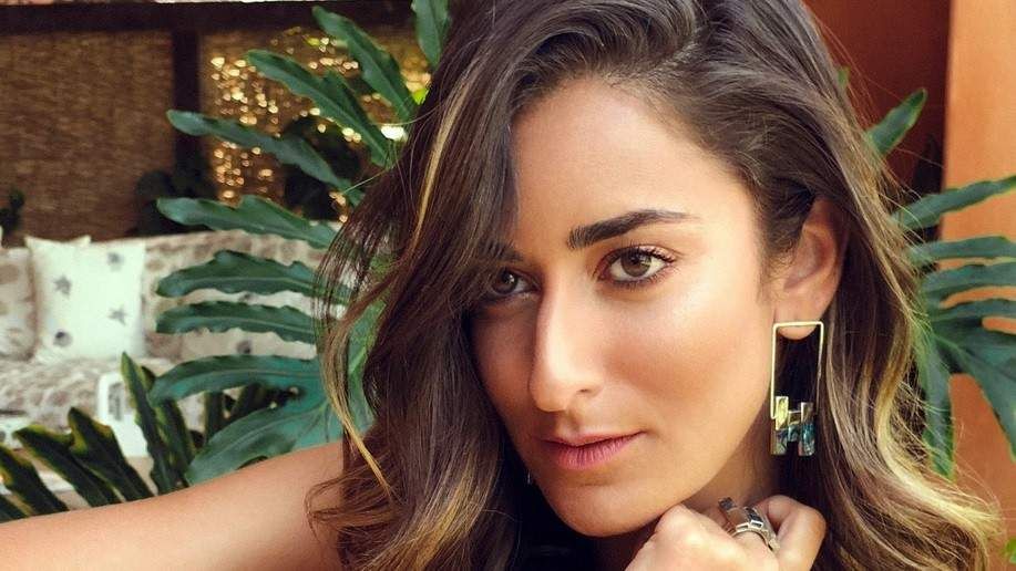 شاهد .. تجربة سينمائية جديدة لـ أمينة خليل