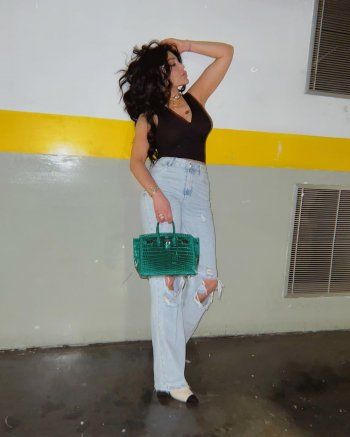 شاهد .. هيفا وهبي تخطف أنظار المتابعين بأحدث إطلالاتها.. والجمهور يتغزل بجمالها