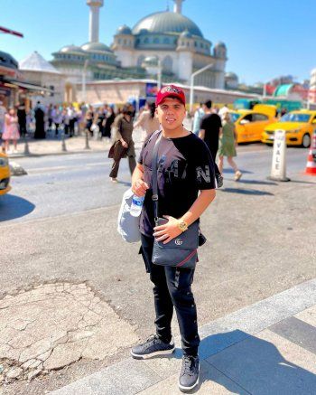 شاهد .. بالصورة- عمر كمال يغادر تركيا ويكشف عن وجهته الجديدة