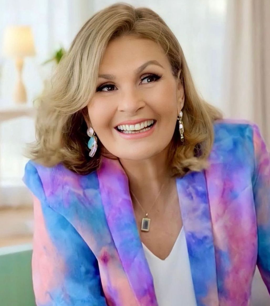 يسرا تخطف الانظار بإطلالة صيفية مبهجة- شاهد