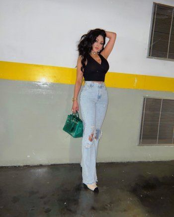 شاهد .. هيفا وهبي تخطف أنظار المتابعين بأحدث إطلالاتها.. والجمهور يتغزل بجمالها