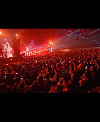 شاهد .. تامر حسني يشعل الأجواء في جدة...ويشكر الجمهور على طريقته الخاصة