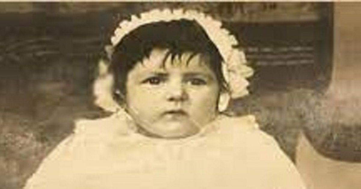 شاهد .. لقبت بـ "دلّوعة السينما".. خمنوا من هذه الطفلة