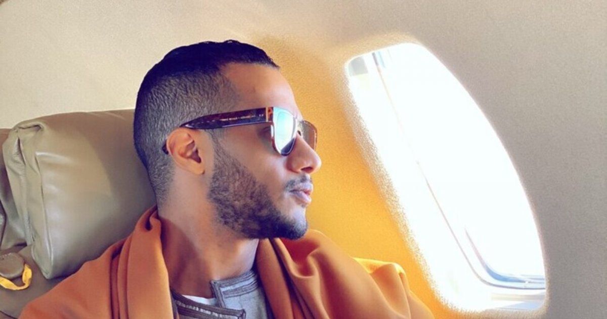شاهد .. بالفيديو- محمد رمضان يحدث بلبلة من جديد.. يعد أمواله على طائرة خاصة