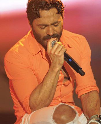 شاهد .. تامر حسني يشعل الأجواء في جدة...ويشكر الجمهور على طريقته الخاصة