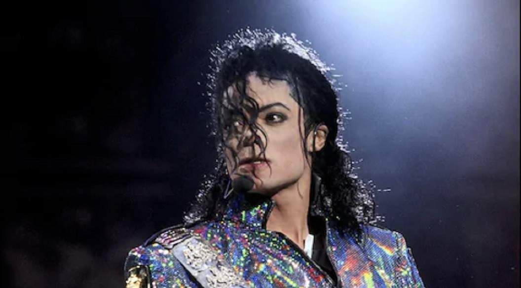 شاهد .. سحب 3 أغاني لـ مايكل جاكسون عن الانترنت لهذا السبب