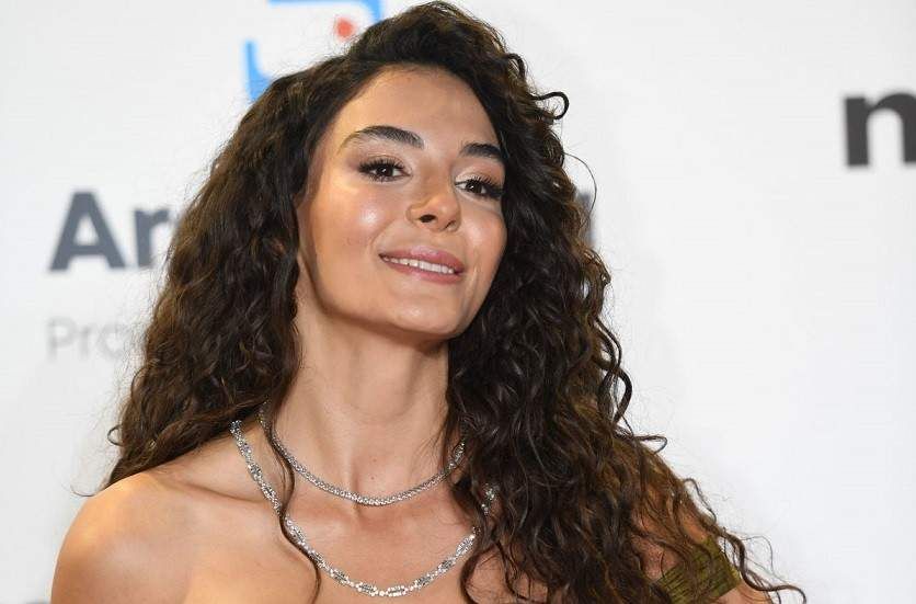 شاهد .. إيبرو شاهين تكشف عن صور من حفل زفافها