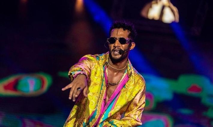 ملك الموضة “محمد رمضان” بقميص Versace بحفله تركيا : شاهد