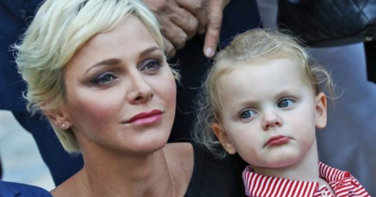 شاهد .. الأميرة شارلين تفاجئ زوار القصر-بالصور