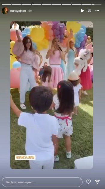 شاهد .. نانسي عجرم ترقص بعفوية واضحة برفقة إبنتها.. والجمهور يتفاعل