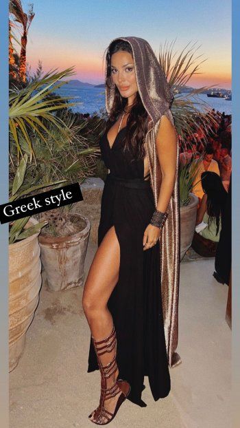 شاهد .. نادين نسيب نجيم تضج مواقع التواصل الإجتماعي بإطلالة إغريقية.. وتظهر برفقة هبة نور