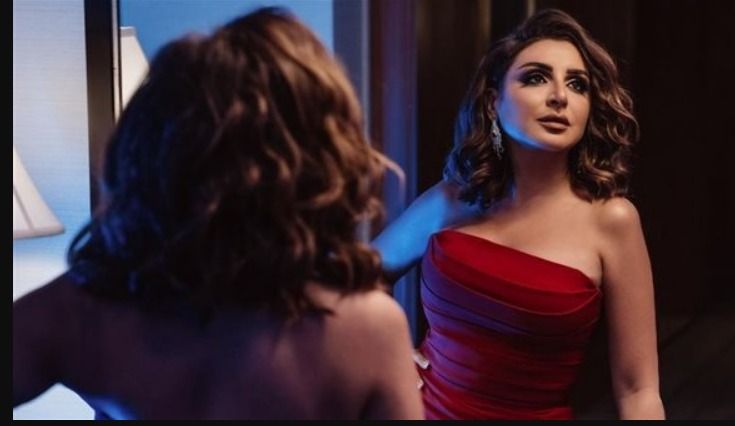 أنغام قدام مرايتها عادي بتتدلع براحتها – شاهد