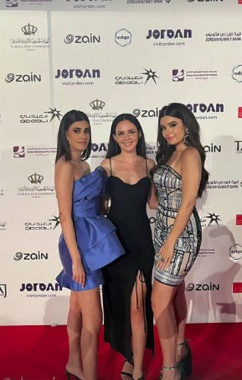 شاهد .. بالصور- بطلات "مدرسة الروابي للبنات" وكارمن لبس وجورج خباز وزينة دكاش في إفتتاح مهرجان عمان السينمائي