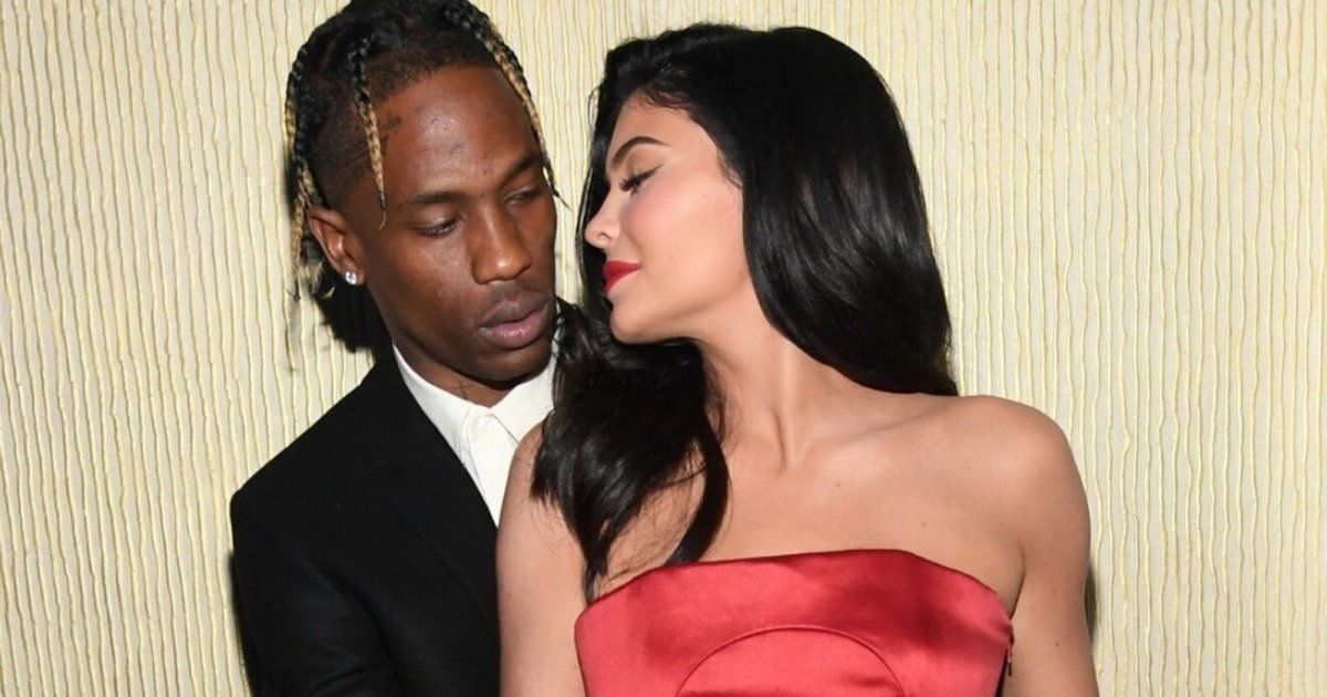 شاهد .. هل تزوجت كايلي جينر بالفعل من حبيبها ترفيس سكوت؟