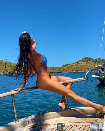 شاهد .. لاميتا فرنجية تطل بلباس السباحة.. ورشاقتها جديث المتابعين