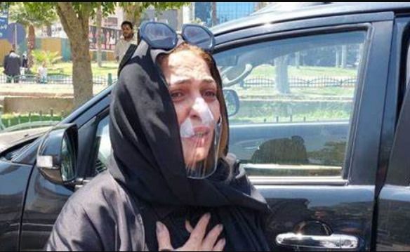 نهلة سلامة في جنازة والدتها وسط غياب الفنانين | صور