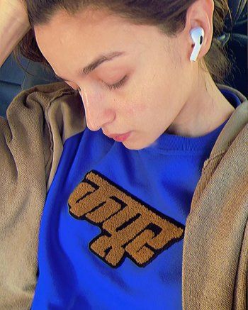 شاهد .. بالصورة - عليا بهات تشوق متابعيها لفيلم زوجها كابور